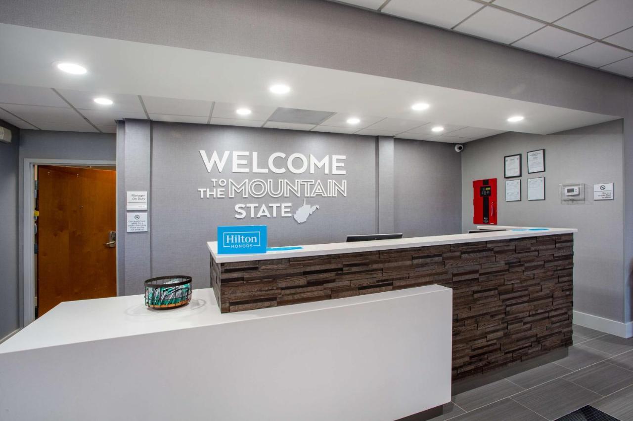 Hampton Inn Elkins Exteriör bild