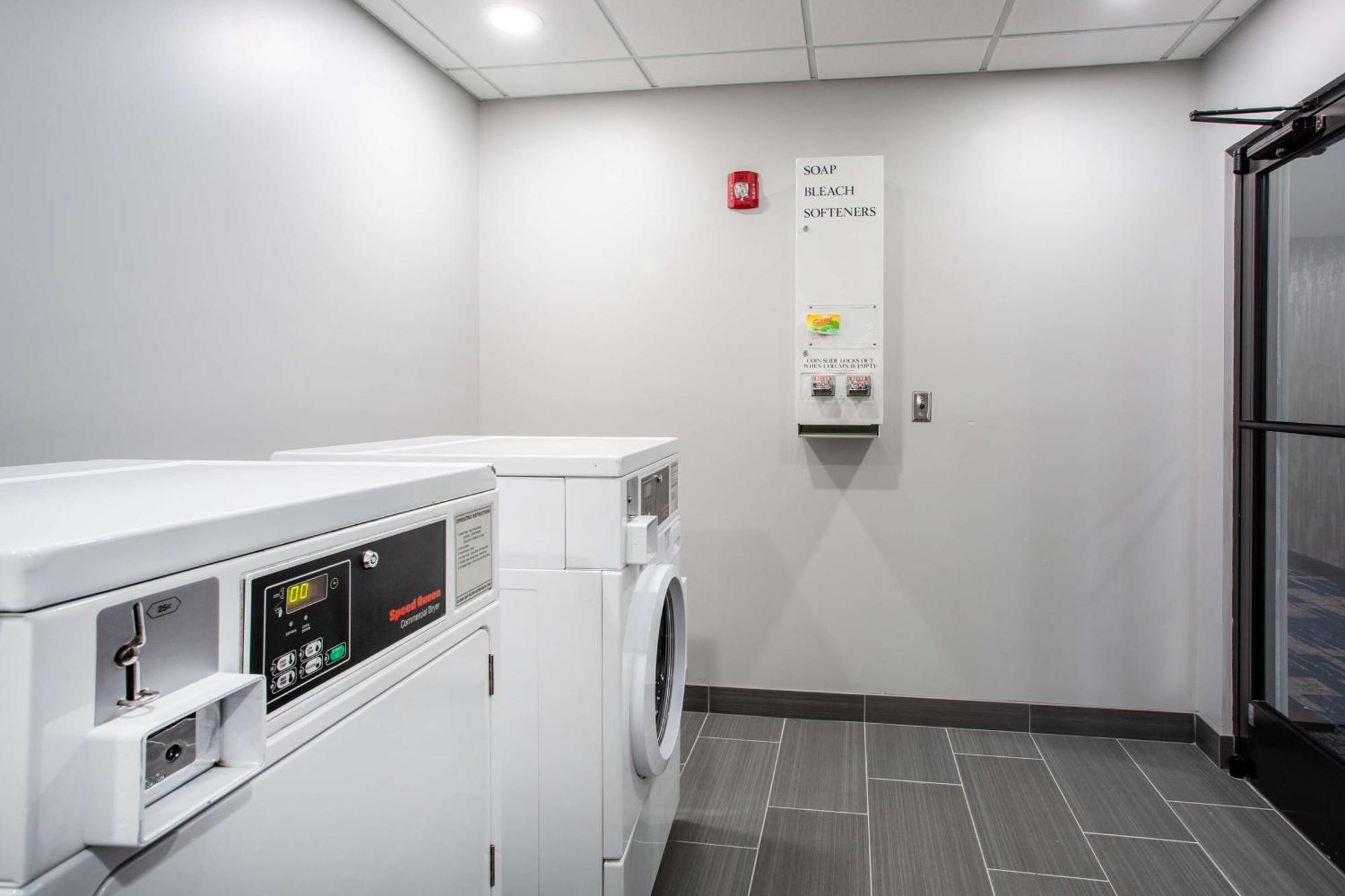 Hampton Inn Elkins Exteriör bild